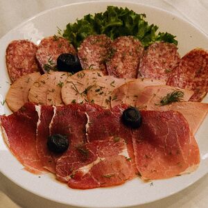 Мясная тарелка