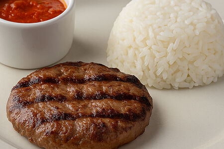 Бизнес-ланч Котлета из ягненка с рисом и томатным соусом