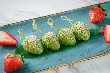 Клубника в шоколаде матча