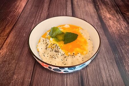 Каша рисовая на кокосовом молоке с соусом Манго