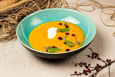 Суп из тыквы с козьим сыром