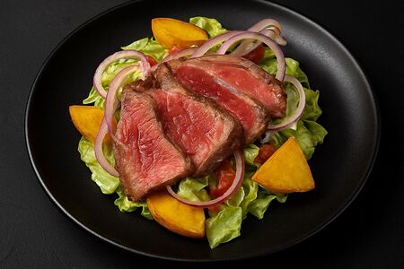 Салат с ростбифом