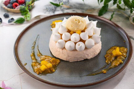 Анна Павлова с манго и маракуйей 