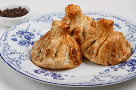 Жареные хинкали с бараниной