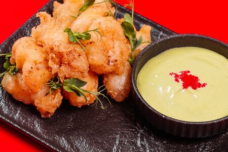 Попкорн из креветок с соусом васаби