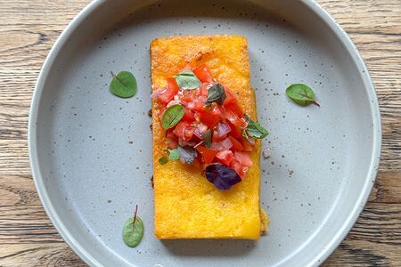 Полента с сулугуни и томатами 