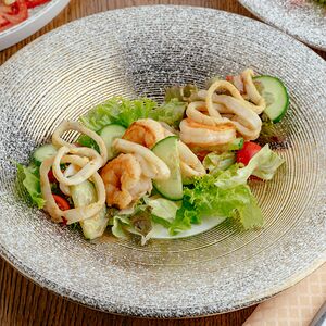 Салат с креветками и кальмаром