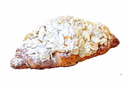Круассан с миндалем и миндальным кремом