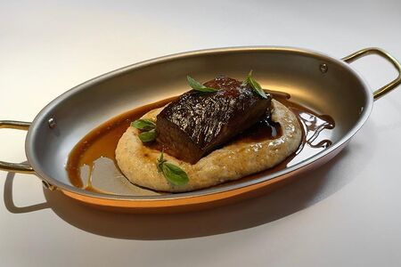 Говяжье ребро с трюфельным пюре