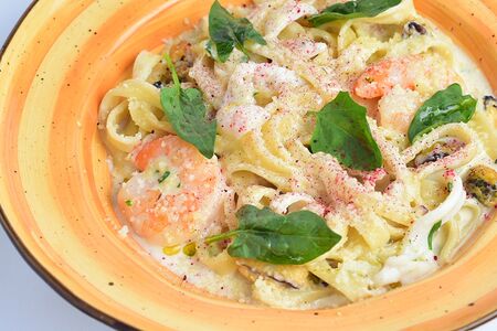 Паста с морепродуктами в сливочном соусе