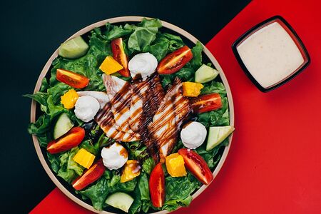 Салат с угрем и апельсином