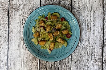 Теплый салат с семгой