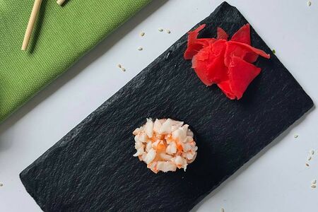 Острый гункан с креветкой