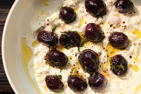 Страчателла, печёный виноград, мята