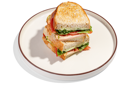 Сэндвич с курицей, томатами и сыром