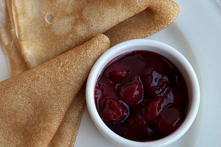 Блинчики с вишневым компоте