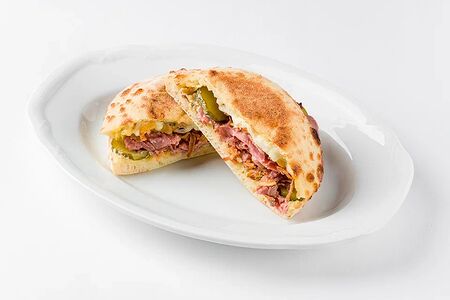 Пучча с ростбифом