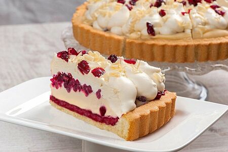 Бруснично-кремовый пирог с белым шоколадом