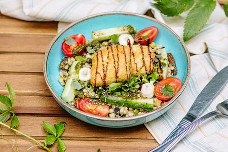 Табуле с булгуром и халуми 