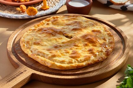 Кубдари с лисичками и молодым картофелем