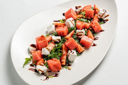 Салат с арбузом и сыром фета