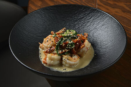 Креветки с вялеными томатами в тайском кокосовом соусе