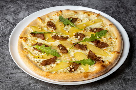 Пицца с уткой и грушей