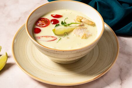 Том Кха с цыпленком