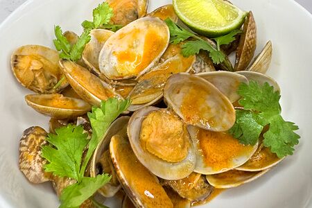 Вонголе в соусе Том Ям