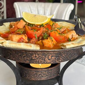 Сёмга, томленная с овощами на пите