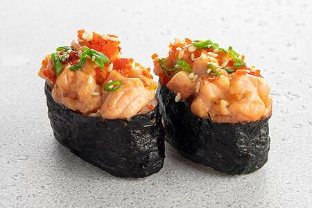 Запеченные суши с лососем (2 шт)