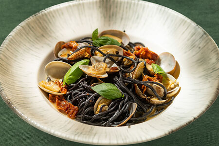 Спагетти с вонголе в винном соусе