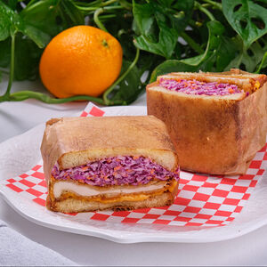Сэндвич с цыплёнком и коул слоу