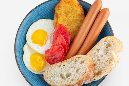 Континентальный завтрак с глазуньей 