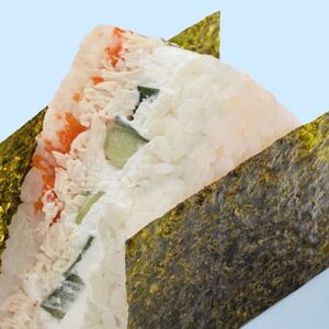 Онигири с крабом