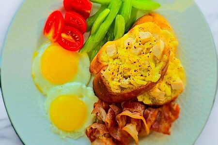 Завтрак с беконом