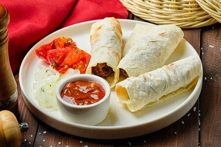 Люля-кебаб из говядины в лаваше