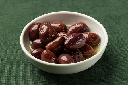 Оливки в трюфельном соусе