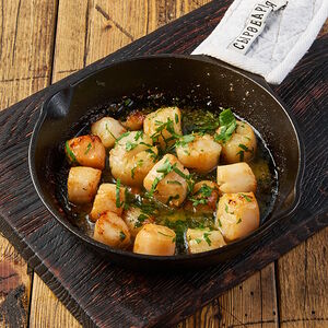 Морские гребешки с чесноком и петрушкой