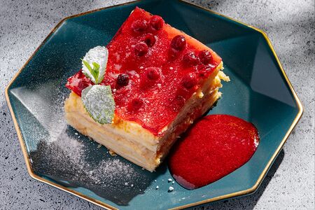 Домашний Наполеон с клюквенной пастилой