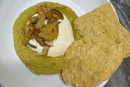 Happy End без предварительной брони - хумус с лисичками