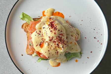 Бенедикт на бриошь