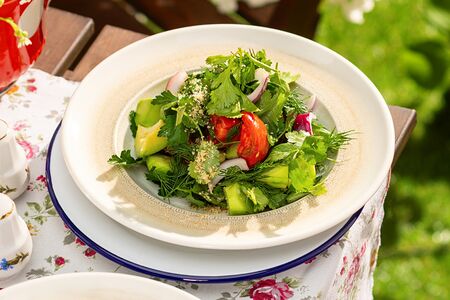 Салат грузинский с авокадо