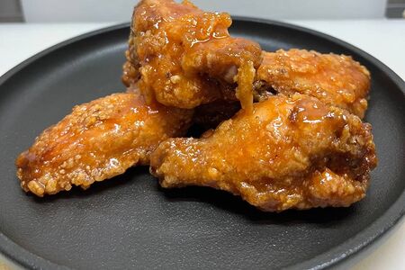 Куриные крылышки в медовом спайси соусе