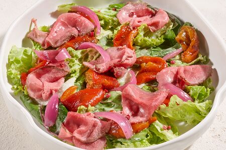 Салат с ростбифом в медово-горчичном соусе