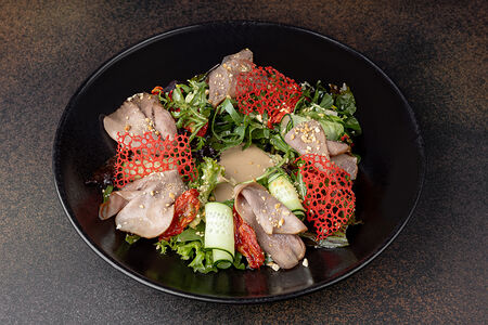 Салат из копченого говяжьего языка в сливочно-мясном соусе