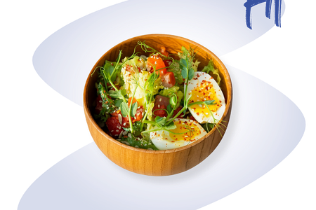 Салат зеленый с лососем