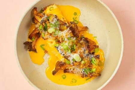 Омлет с лисичками и сырным соусом