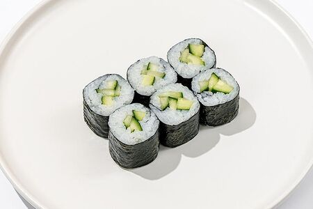 Классический ролл с огурцом