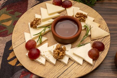 Ассорти из домашних сыров